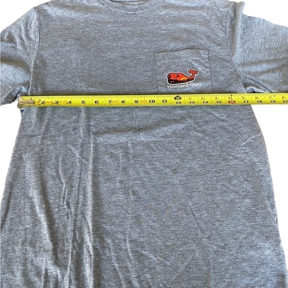 Vineyard Vines Gray Tee Shirt with Flying Witch and Spider Web on Back Sz: Small - Picture 10 of 12